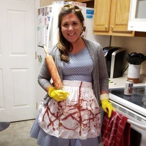 Killer Housewife Halloween costume.